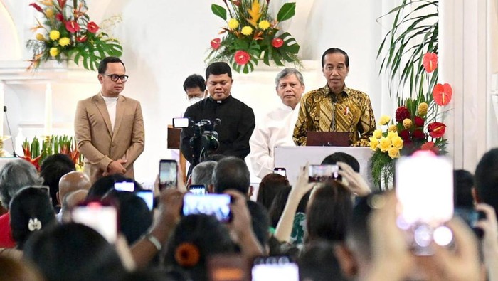 Foto: Presiden Jokowi Kunjungi Gereja Katedral Bogor