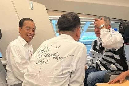 Presiden Jokowi Mencoba Kereta Cepat
